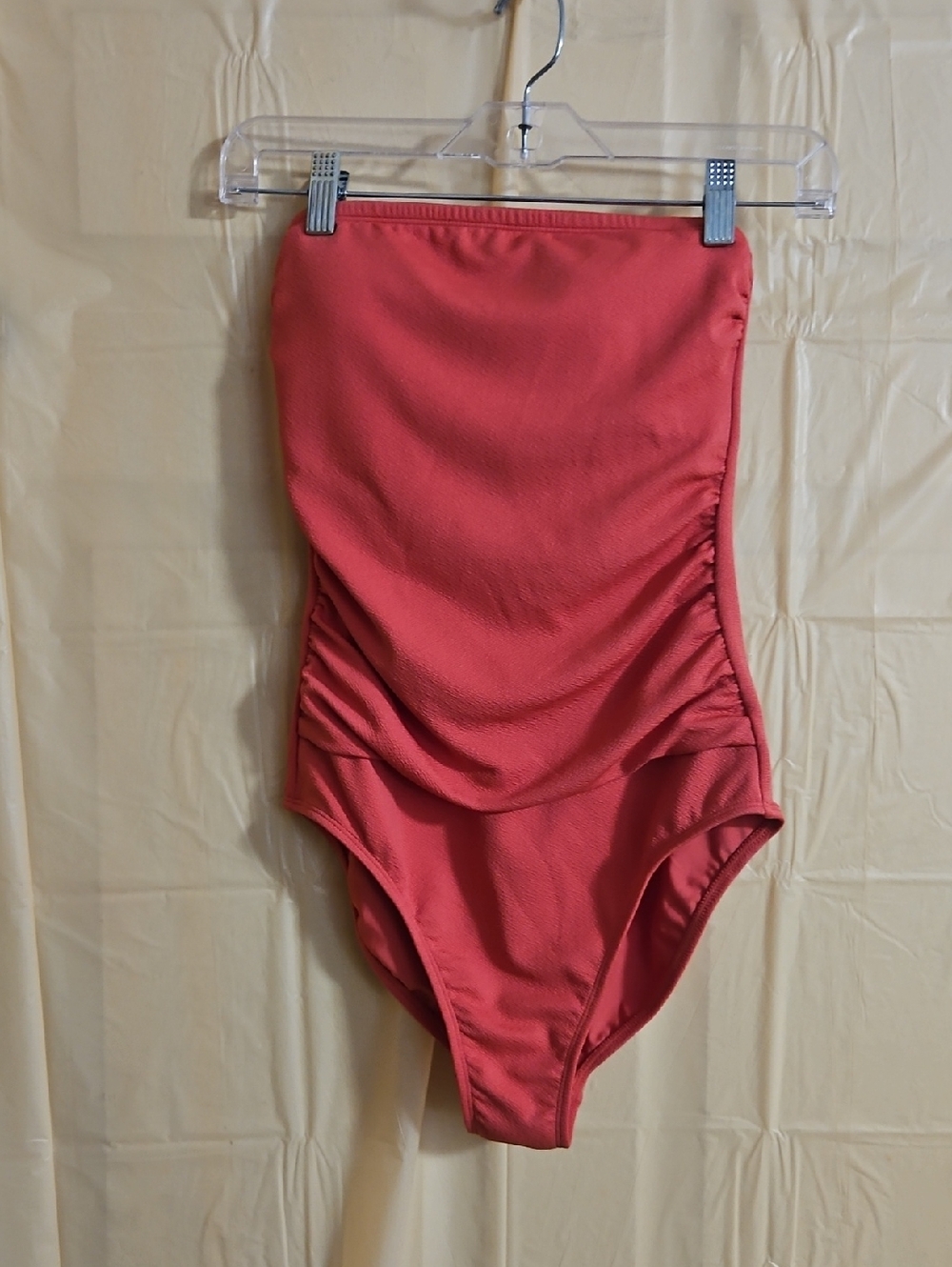 SHADE & SHORE RED STRAPLESS ONE PIECE: NEW/DEFECT: SIZE S (4-6)